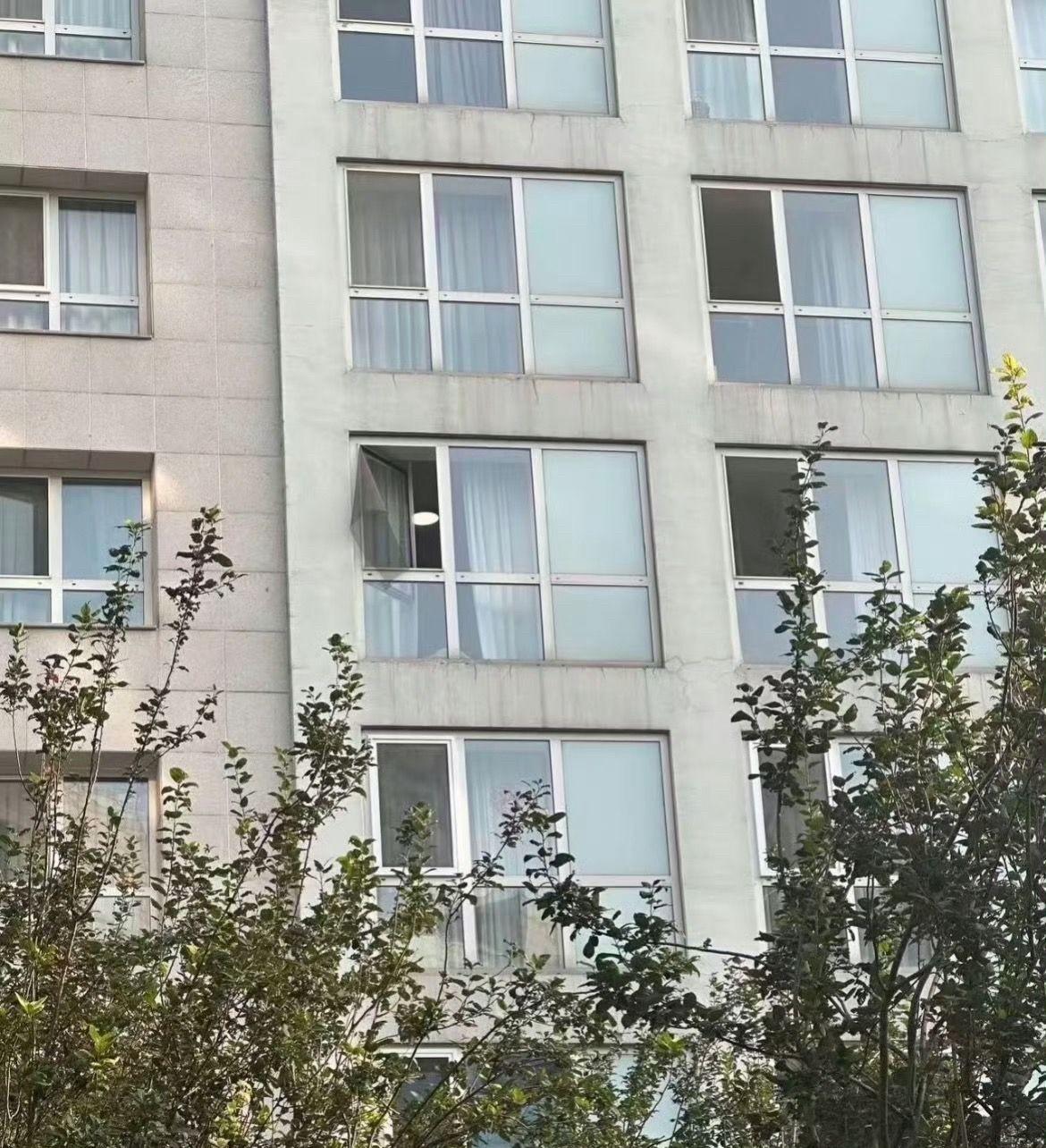同一小区人发图片我忍了邢菲发文我也忍了但是于朦胧助理发文我实在是忍不了了，大