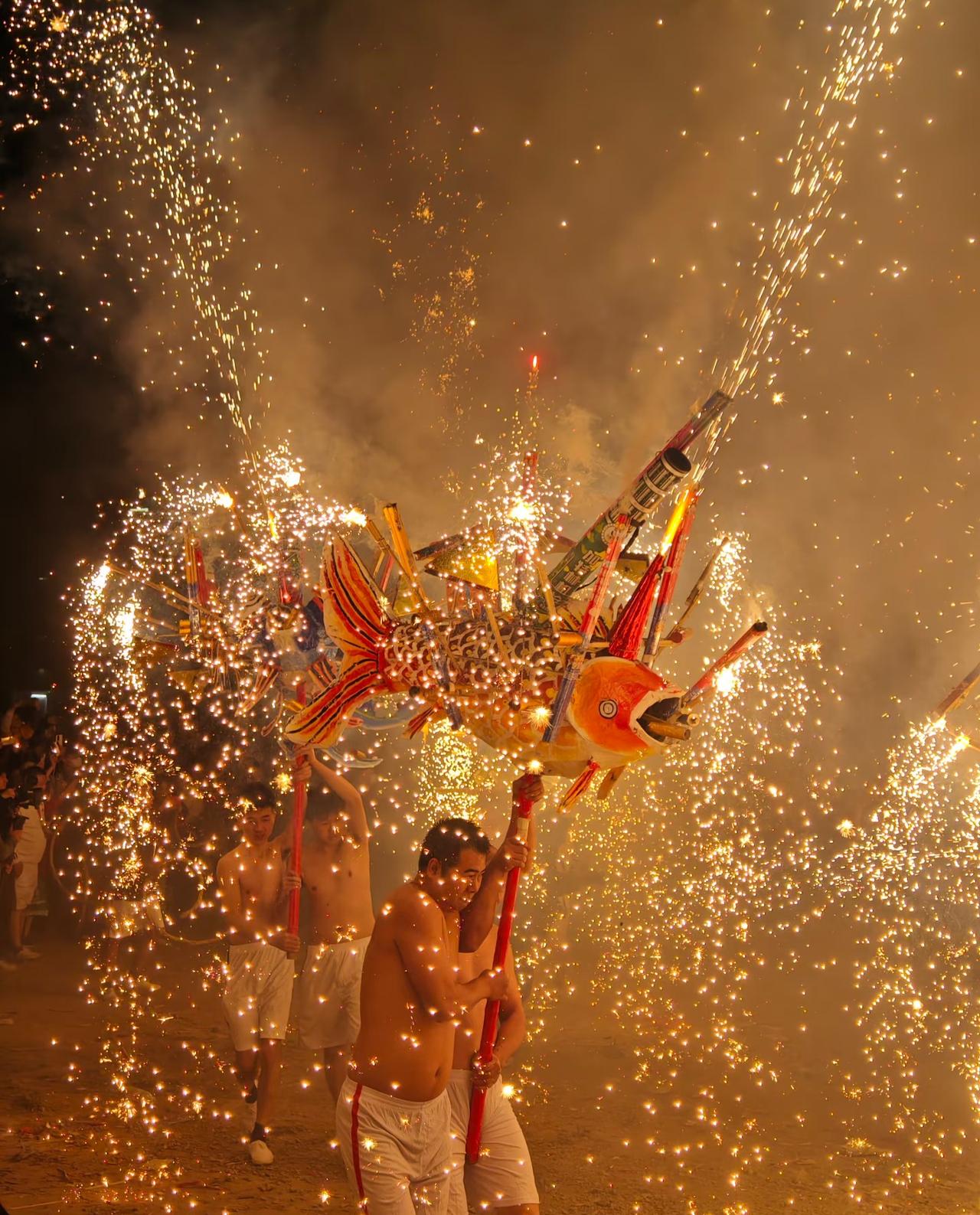 一定要来潮汕过次年！来感受下老祖宗传下来的传统年味！什么舞龙、英歌舞、营老爷
