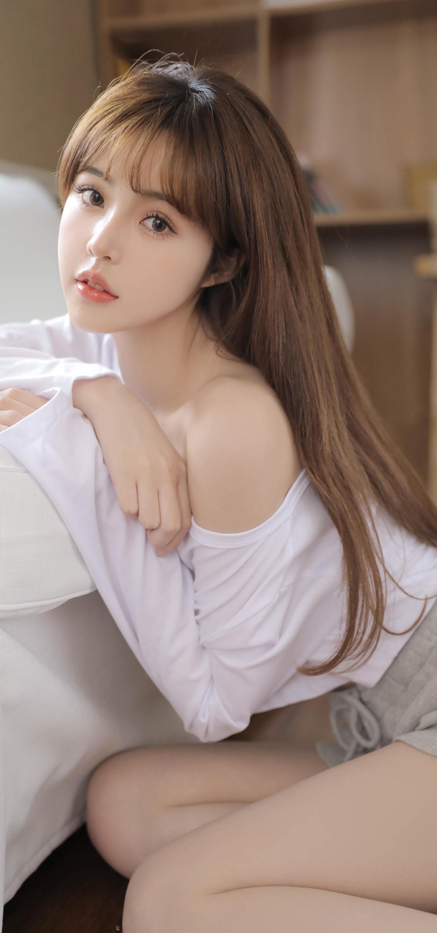 笑话：老张问媳妇：如果我死了，你能为我守寡一年吗？媳妇说：白天没问题，晚上我怕