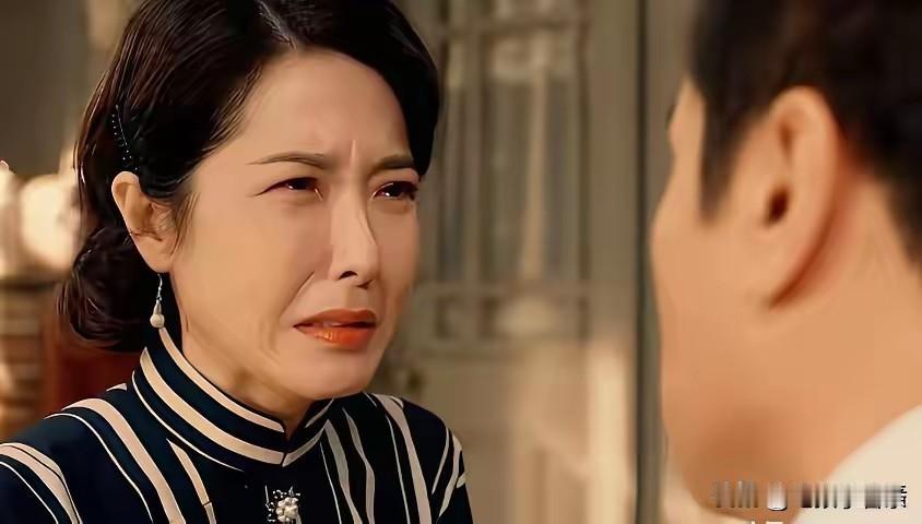 《沉默的荣耀》拍摄结束后，于和伟去吴石的墓碑前献花，曾黎却每天把自己当成王碧奎录