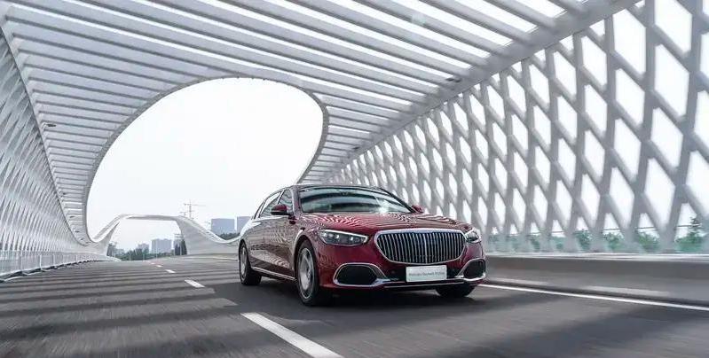 同样一款迈巴赫S480，在全球市场却呈现出“一地一价”的悬殊格局：阿联酋售价折合