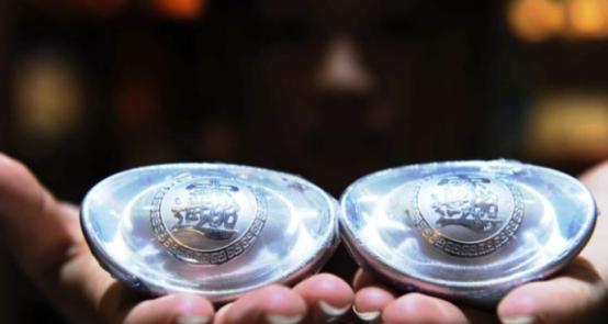 告诉大家一个炸锅的消息，从2026年1月1号开始，我国要对白银实施出口管制。 