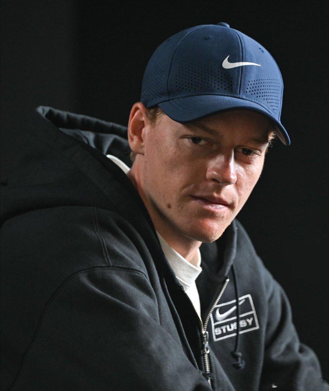 辛纳认为，在澳网输给德约科维奇是很正常的事情。我只是以平常心看待这场比赛。“有时