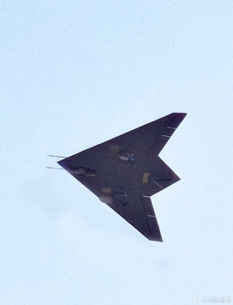 攻击21亮出尾钩，全世界第一款舰载无人攻击机横空出世攻击21实锤了舰载机设计，以