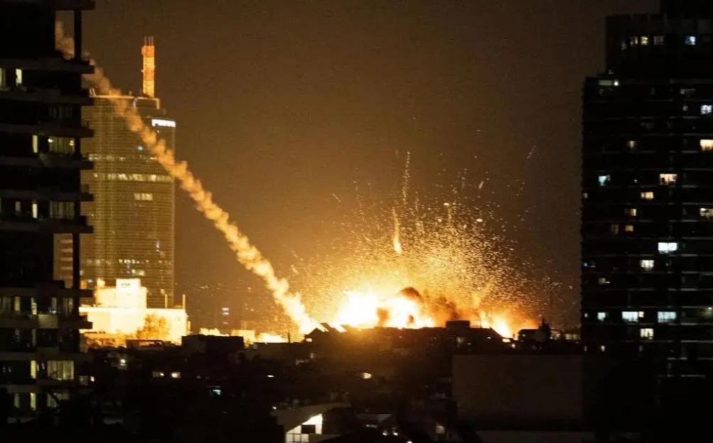 诡异之处在于，狂轰滥炸了七八天，美国以色列一直没有攻击伊朗的油气设施！不是仁慈而