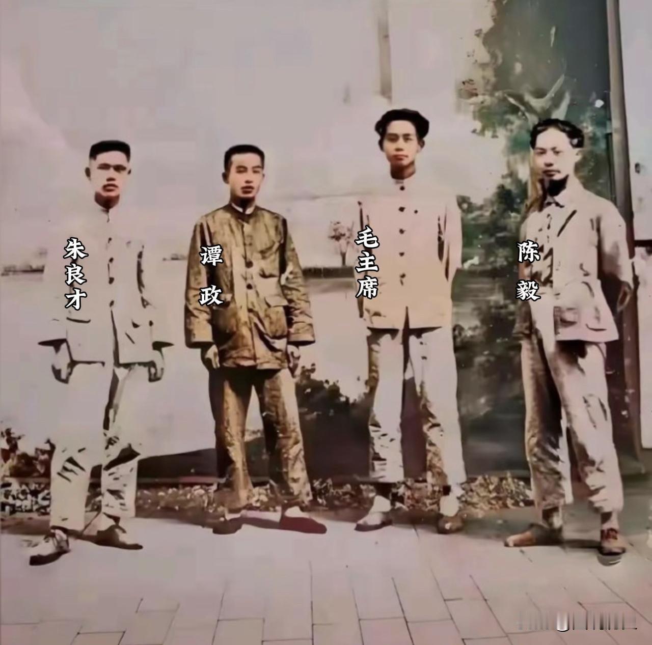 值得收藏的绝版老照片这是毛主席在闽西地区留存在世上的唯一一张照片！珍贵程度可