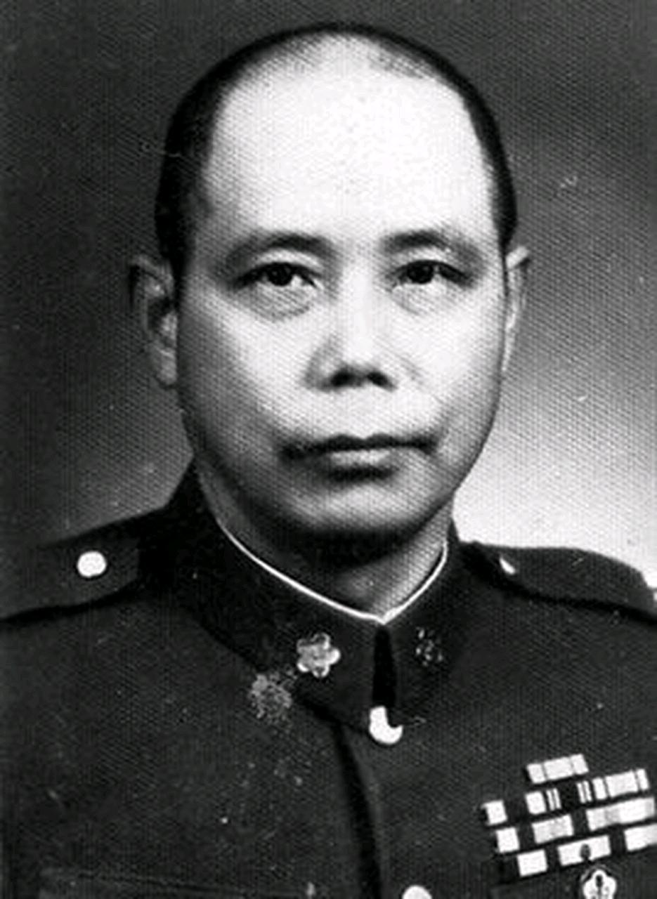 这是1943年常德会战时俘虏的日本兵。国军第74军第57师师长余程万下令一律处死