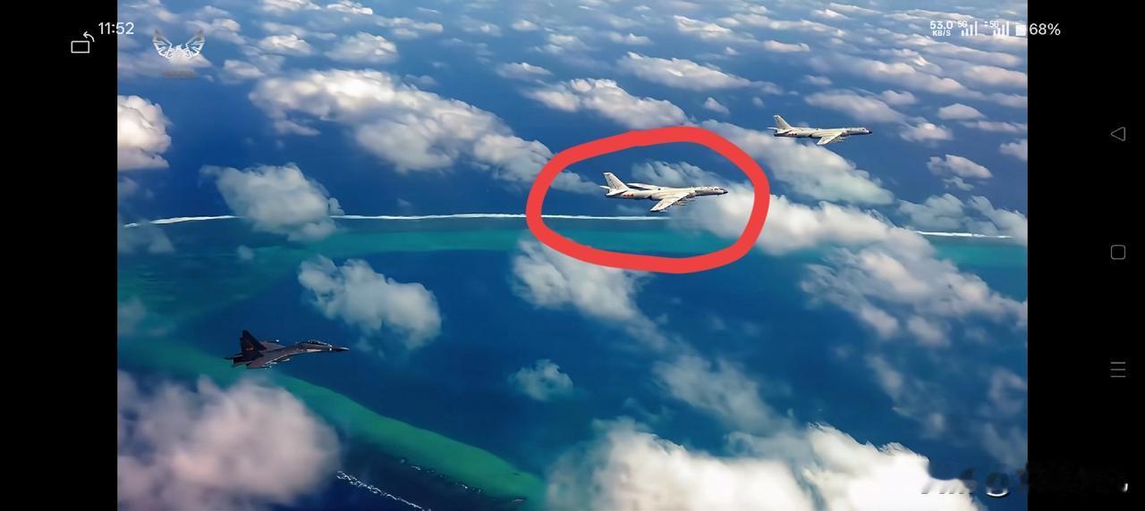 南部战区黄岩岛“出手”了，轰6K翼下挂的啥？电战吊舱+4枚反舰弹，万吨大驱护航，