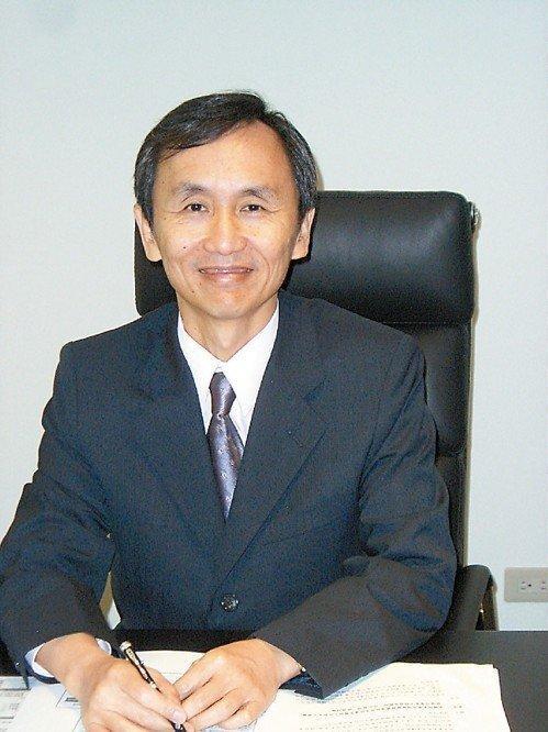 这次吴子嘉比蔡正元聪明。吴子嘉给国民党出了一个对付民进党的主意，我觉得比蔡正元的