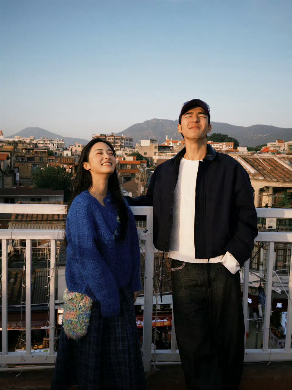 我一下子就get到了沈月和陈昊森的cp感好强的台偶感吧🥺陈昊森晒和沈月合照沈月