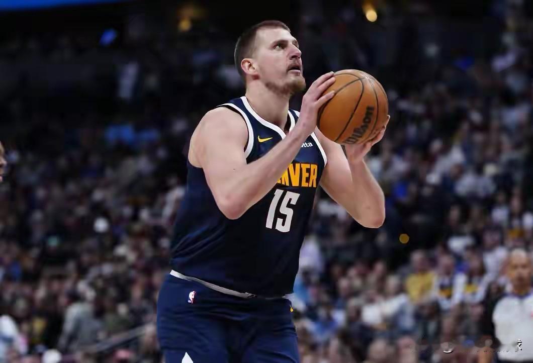 掘金巨星约基奇真是睁眼说瞎话！最近约基奇在接受媒体采访时，大谈自己对篮球的热爱，