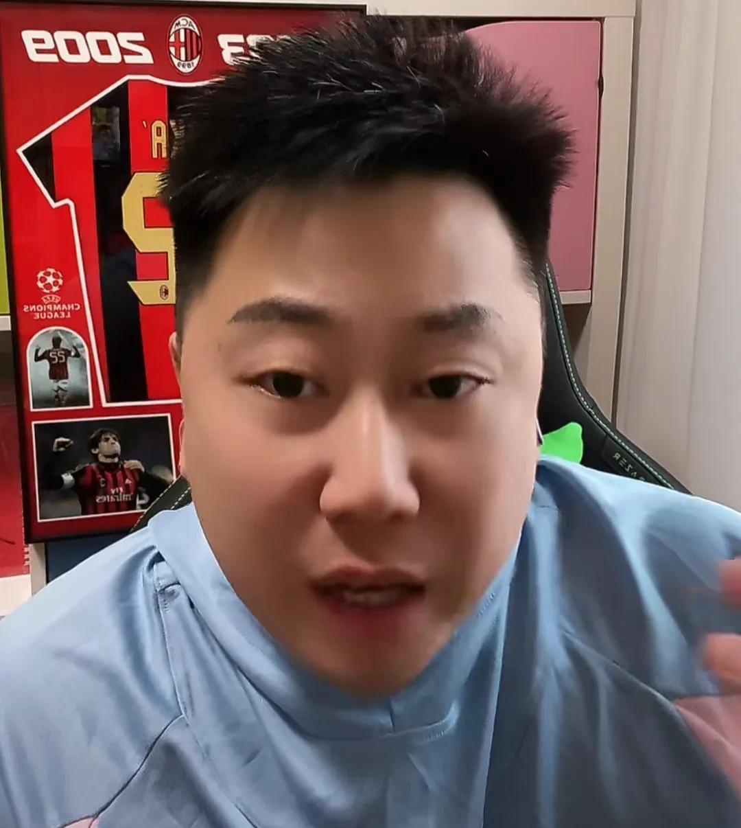 媒体人李宝库表示，他实在看不懂马镇为什么能入选国足大名单。在国足大名单公布之后