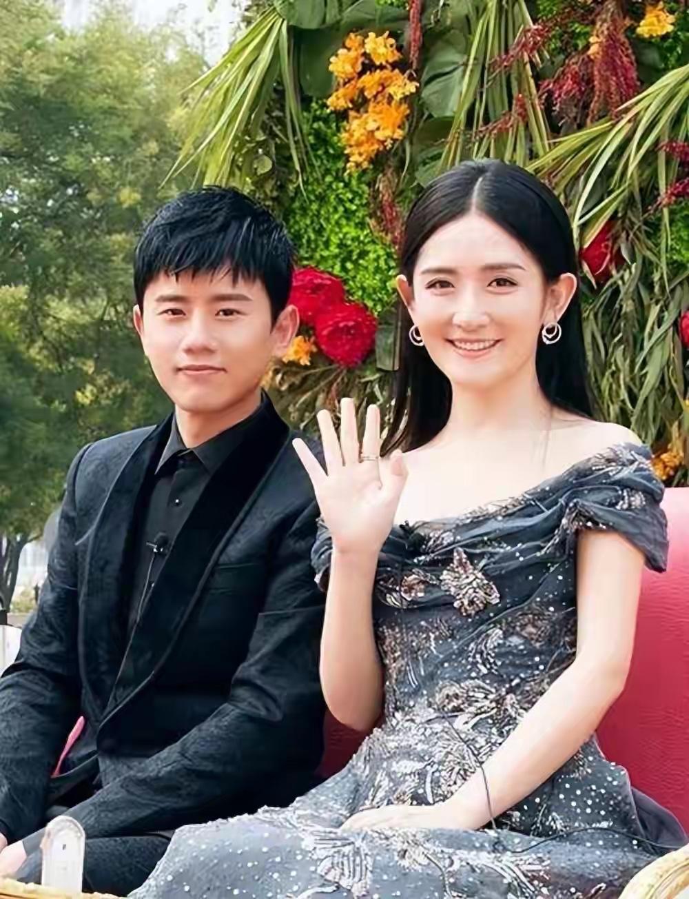 谢娜作为湖南卫视的主持人，当初快乐男声比赛的时候，就应该避嫌，助阵张杰是几个意思