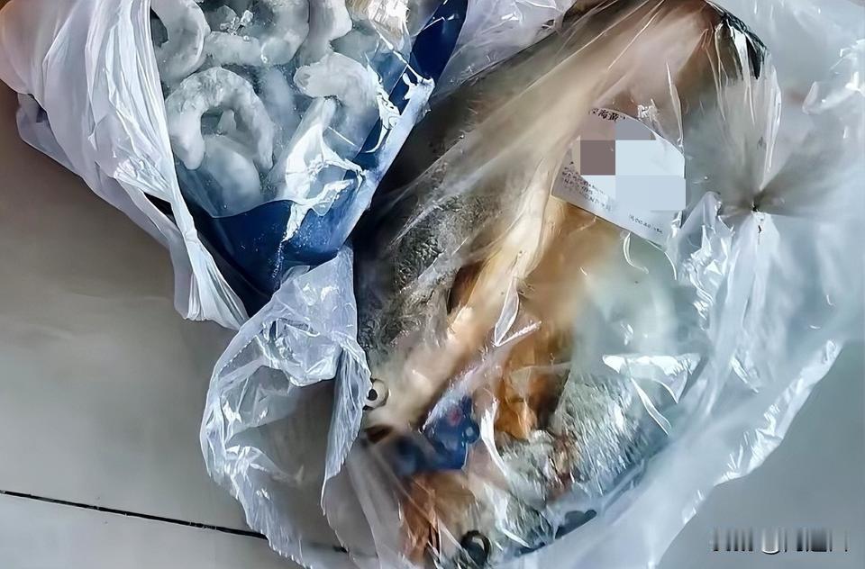 什么都不图，有能给你送年的小辈，也算是有福之人了，哪怕是10斤鸡蛋呢？老公有