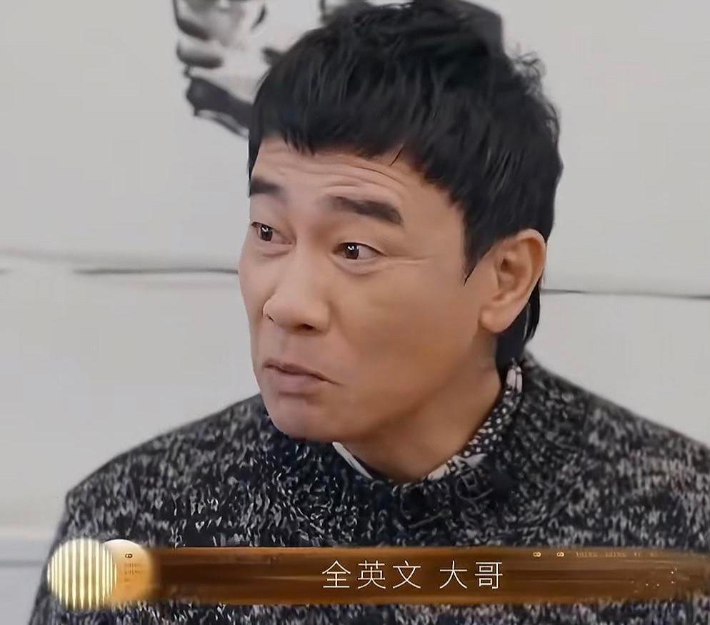 陈小春在朋友面前各种炫耀儿子Jasper。因为Jasper全英文脱稿演讲表现太棒