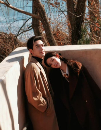 太绝啦!前期癫得离谱，让人爆笑；中间甜到冒泡，cp糖吃到饱；结局虐意十足，却又有