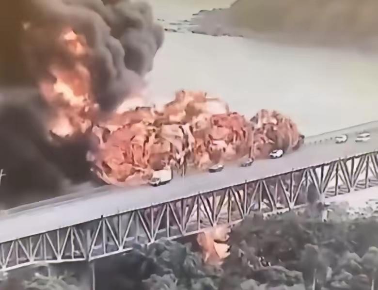 没收中方企业港口后，巴拿马发生大规模油轮爆炸，这就是一个警告！巴拿马这次爆炸