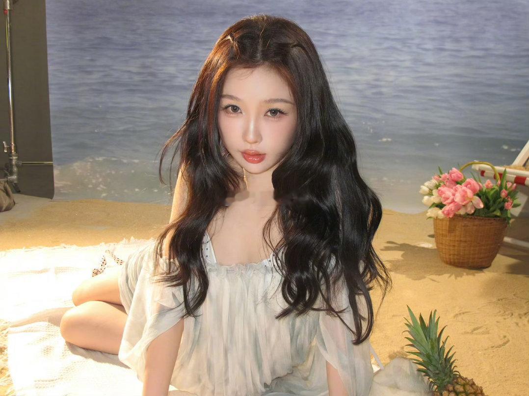 虞书欣无论是衣品还是驾驭能力都是超级好的，这条裙子来自设计师品牌CELLOS