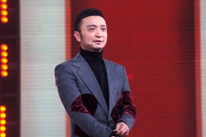 #尼格买提获金声奖#【#尼格买提获评优秀电视播音员主持人#】8月29日晚间，国家