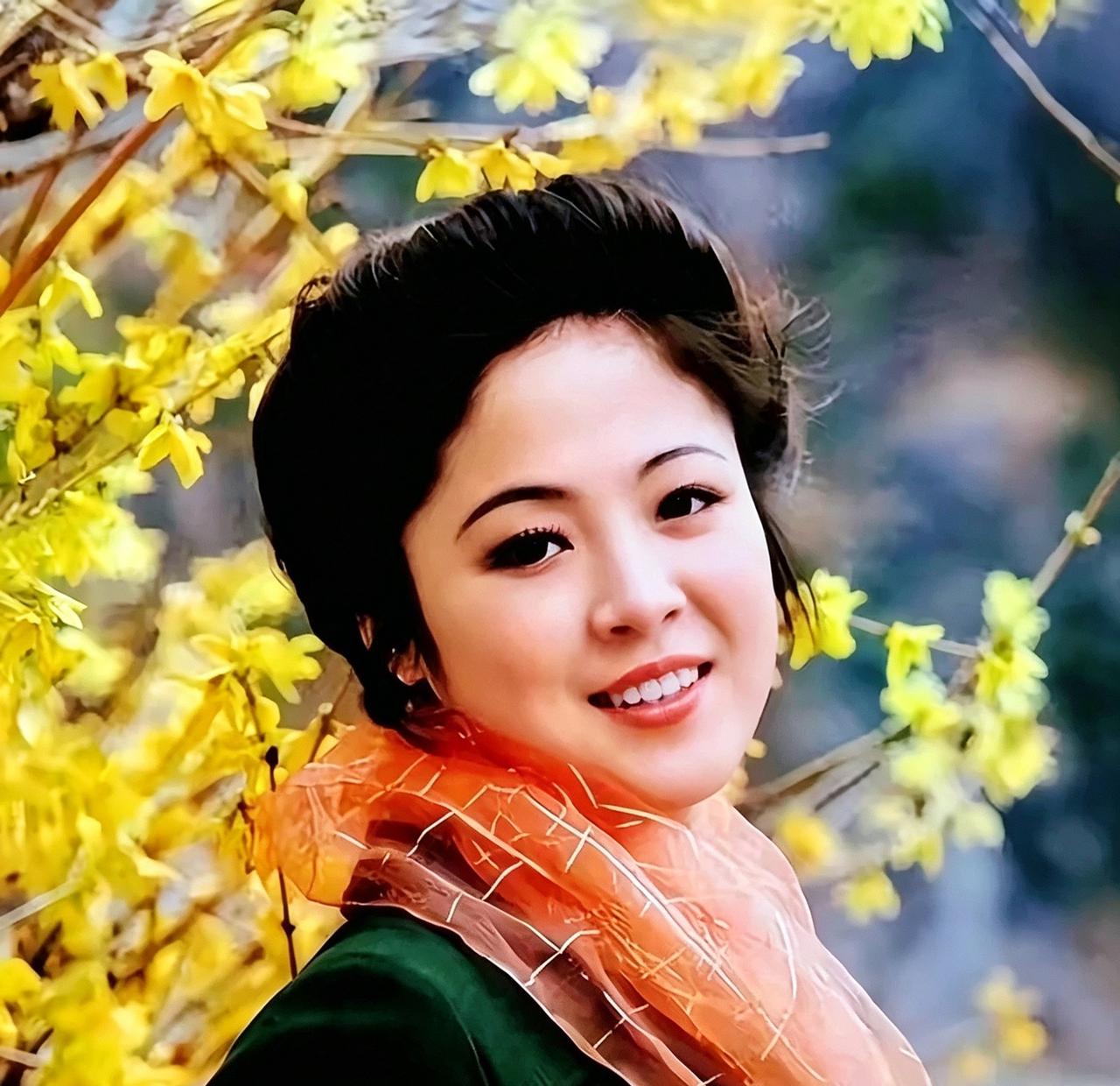 借《高山下的花环》成名，32岁丧夫，后来她再婚一位美国人，40岁离婚，68岁盖克