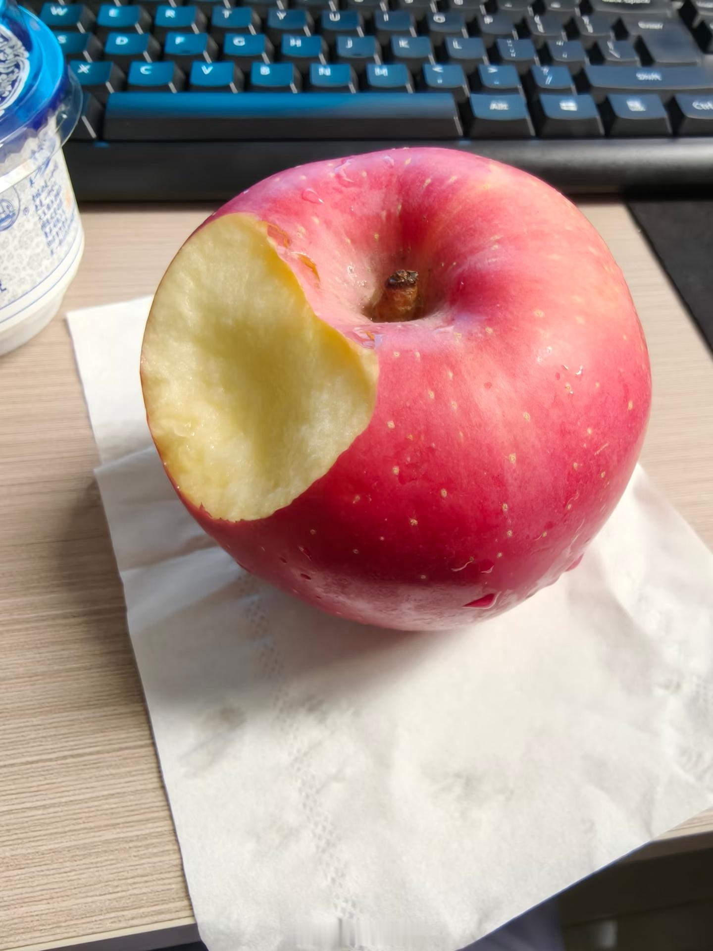 毫不夸张的讲，苹果是我最不喜欢的一种水果，无论什么做法都难以扭转我对他的偏见而且