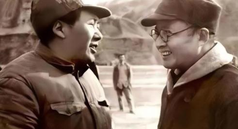 陈云晚年回忆说，遵义会议上有两个人反对毛主席。一个是凯丰，他反对最坚决，态度最明