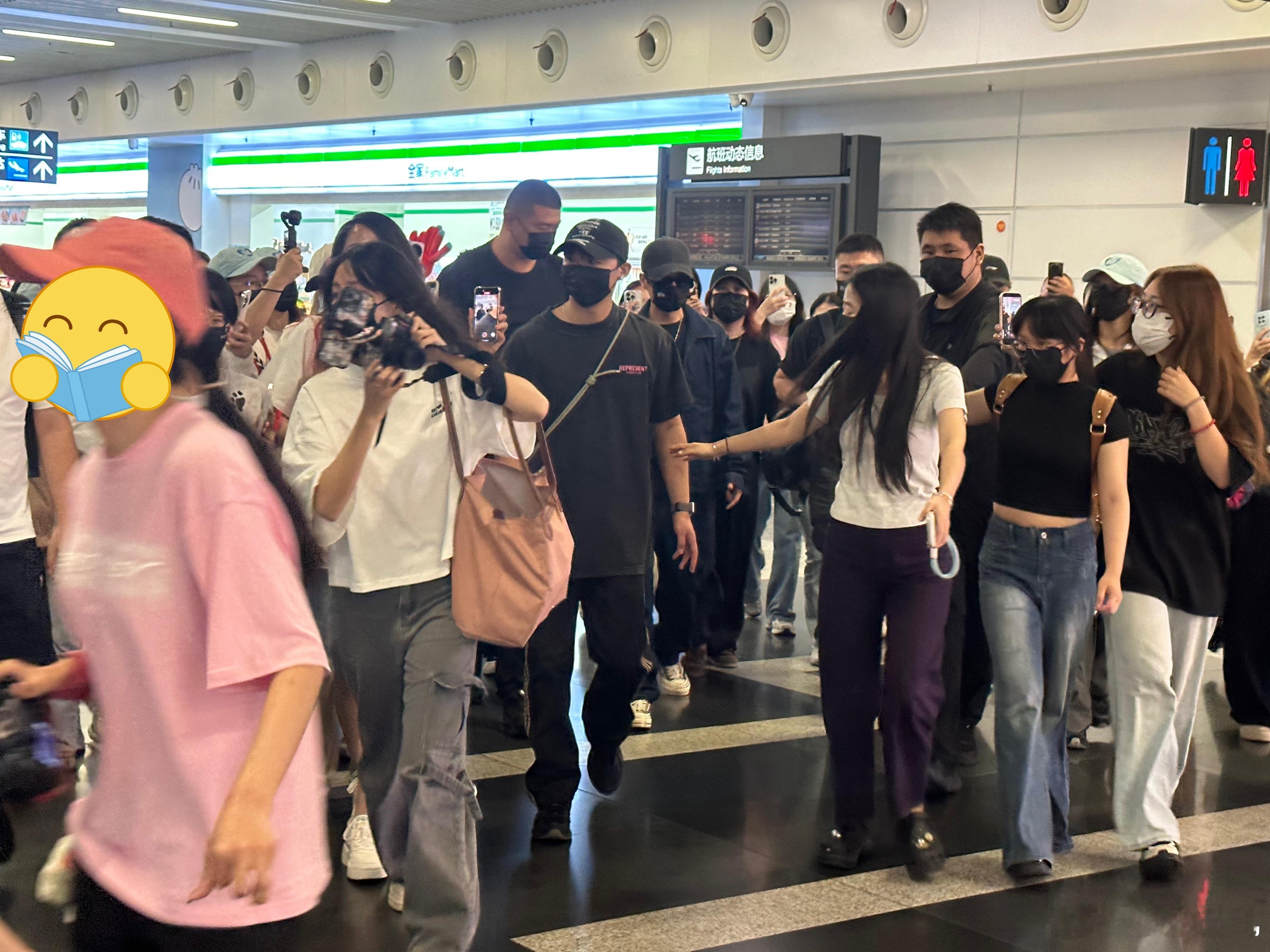 陈楚生好多人哟，差点就看到陈楚生了​​​