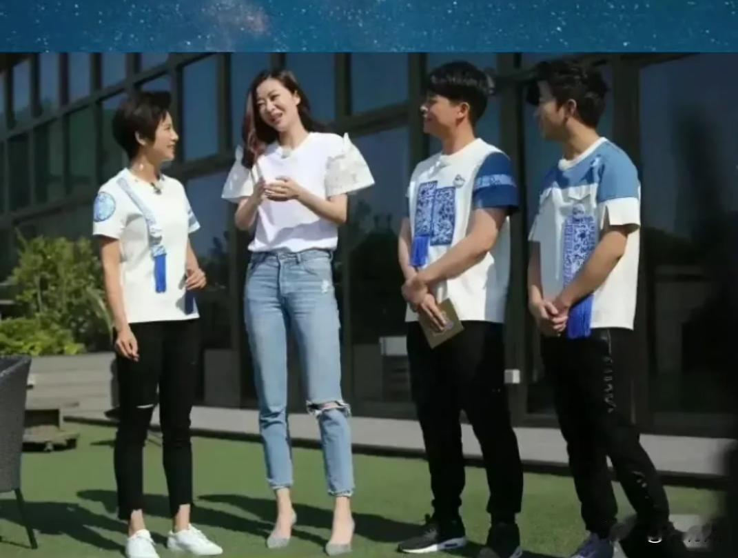 终于知道郭富城为什么不和熊黛林在一起了，两个人身高差距太大了。熊黛林裸足就1米7