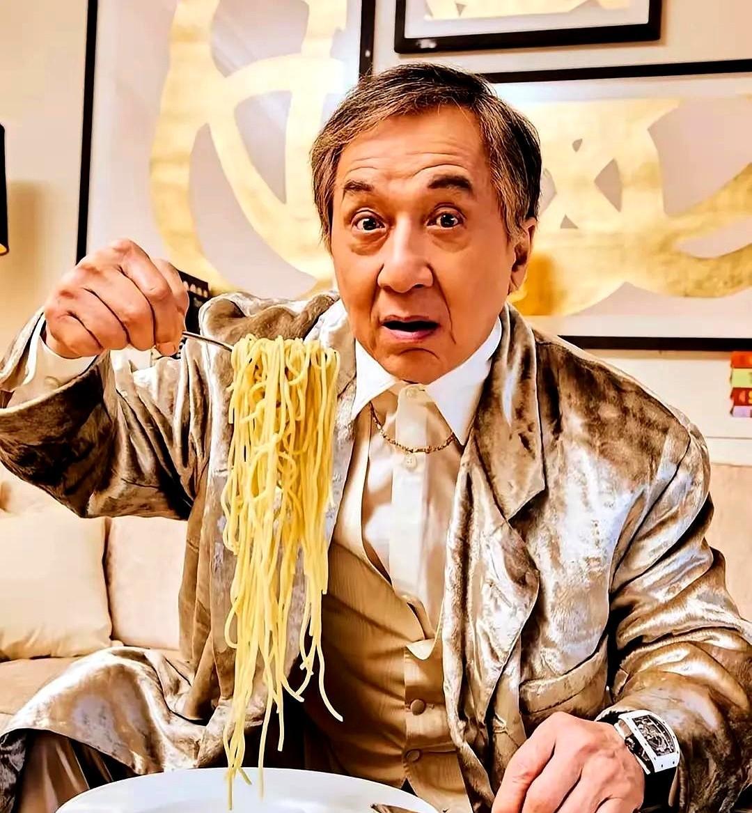 成龙大哥真的老了！登上了美国杂志，国际影响力在华人圈里绝对是数一数二的！不过