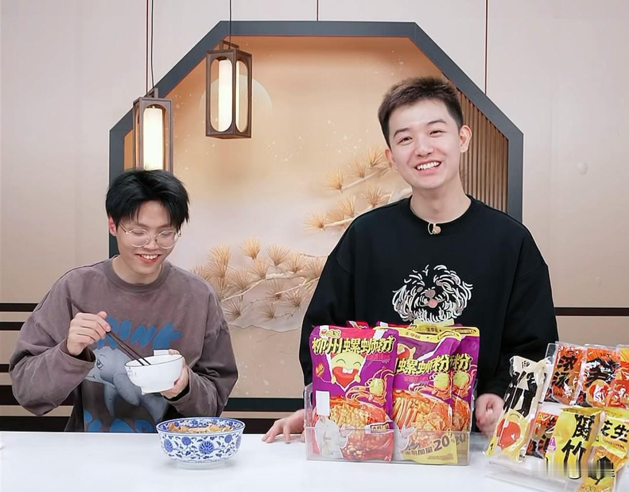 董董还是很真实的，他不爱吃螺蛳粉不会因为是主播就强迫自己吃观众也友善，主播不