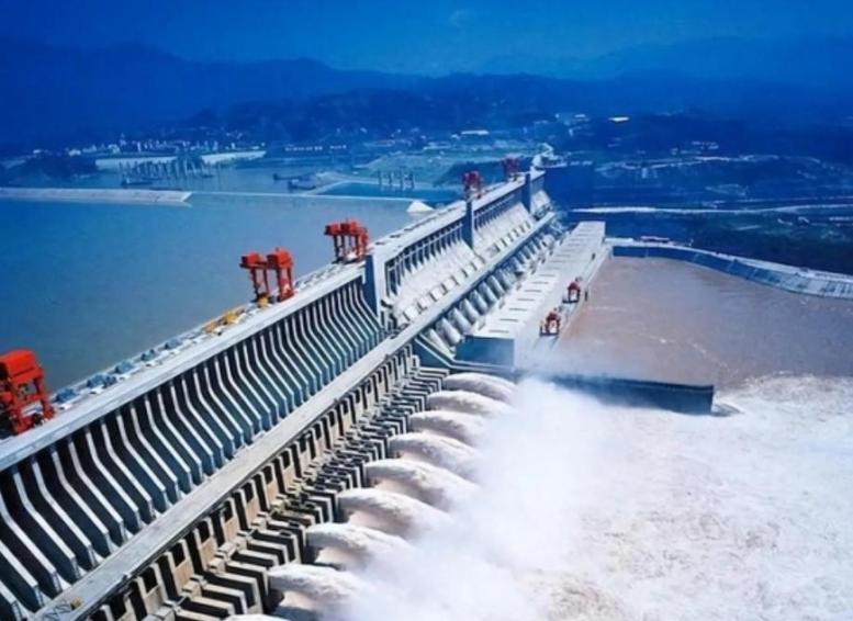 “三峡大坝不能建，否则迟早要被炸掉。”1992年，国著名的水利专家黄万里强烈反对