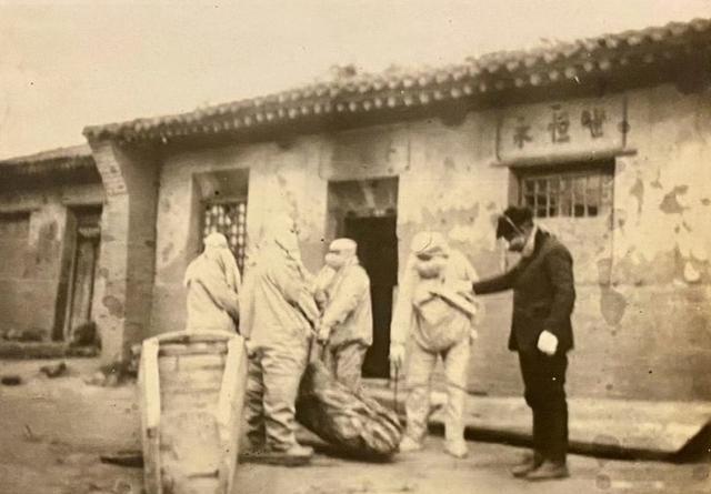1917-1918年，山西省爆发了大规模的肺鼠疫，这几张照片真实反映了处理感染鼠