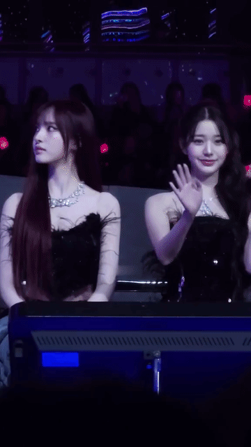 张元英就是标准的爱豆模板，她真的太会了，除了身高颜值很顶之外，她的情商也是天花板