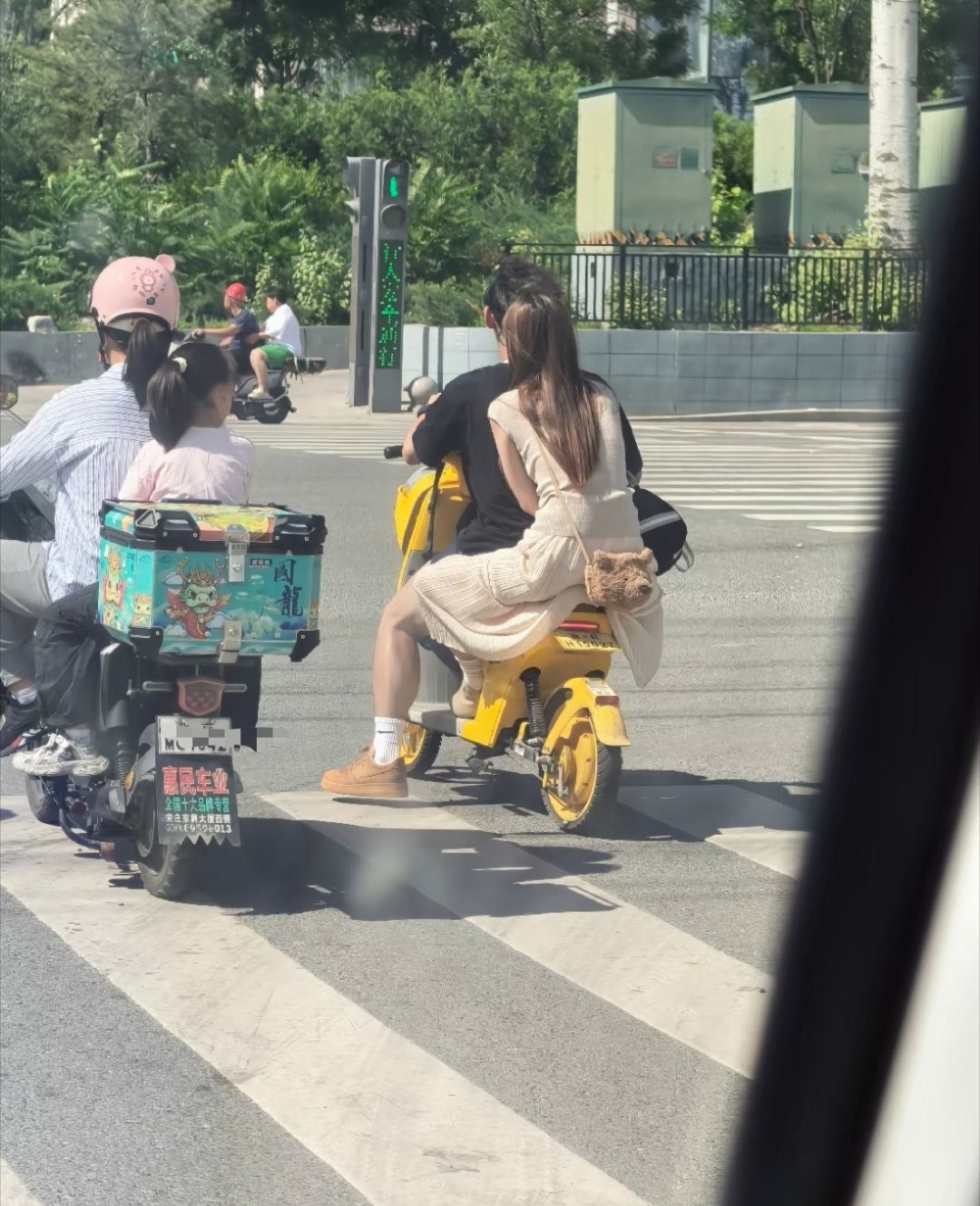 基本可以告别摄影行业了看走眼了，还纳闷这么瘦的女生，腿怎么会那么强壮
