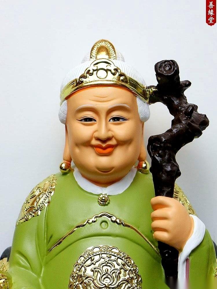 增寿的十大秘诀要求每天至少吃一个海参，外加喝一杯不超过二两的白酒。同一份清单里