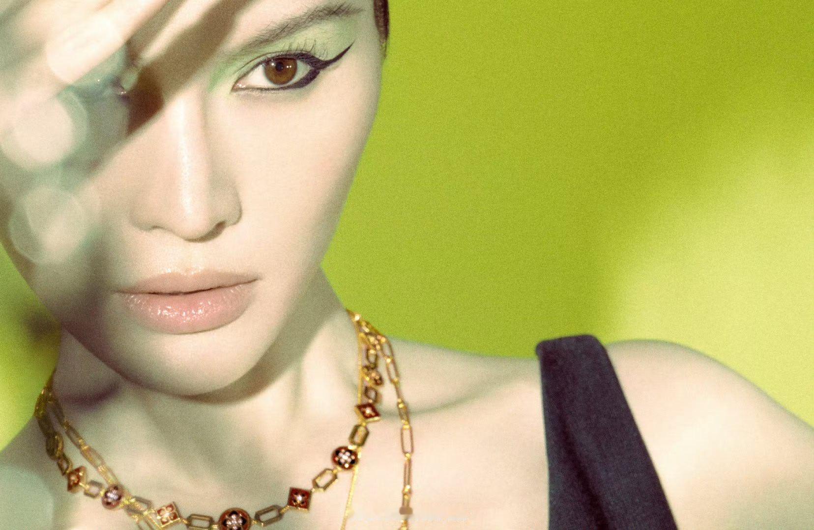 何穗Wonderland四月刊封面大片来袭！超模何穗实力演绎何穗春日爱与力量