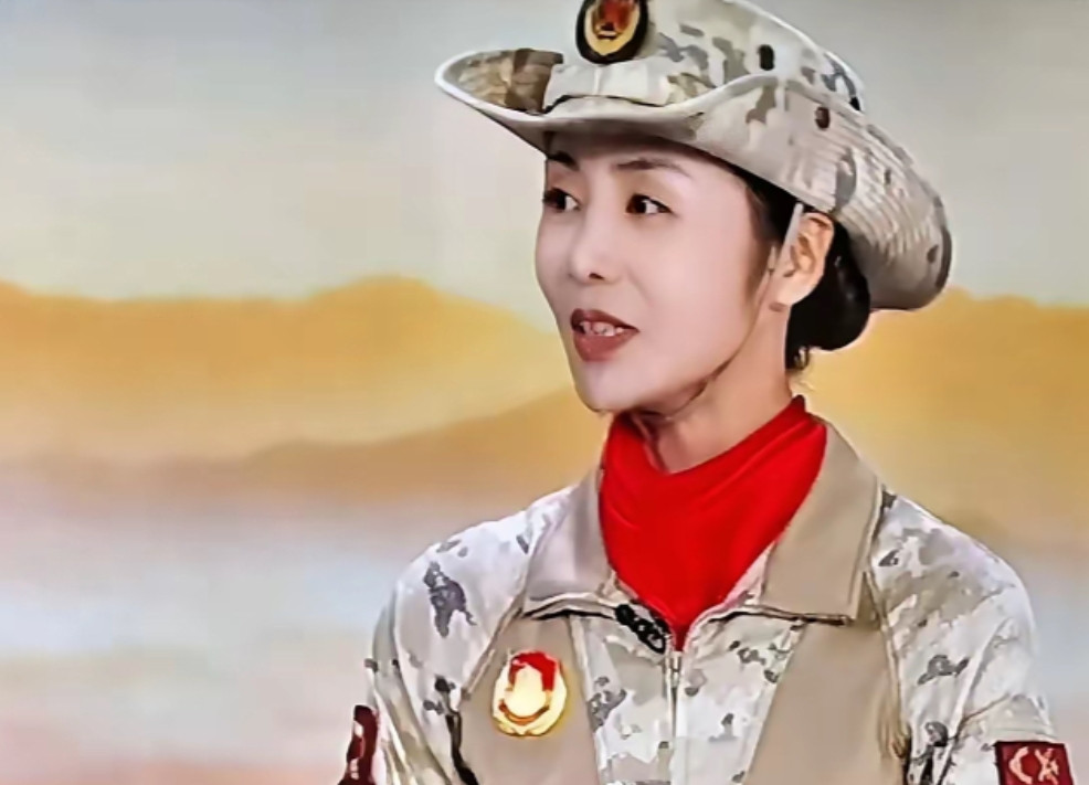 李依潼太飒了！35岁乡长兼妈妈，零基础闯阅兵场惊艳所有人九三阅兵上那个