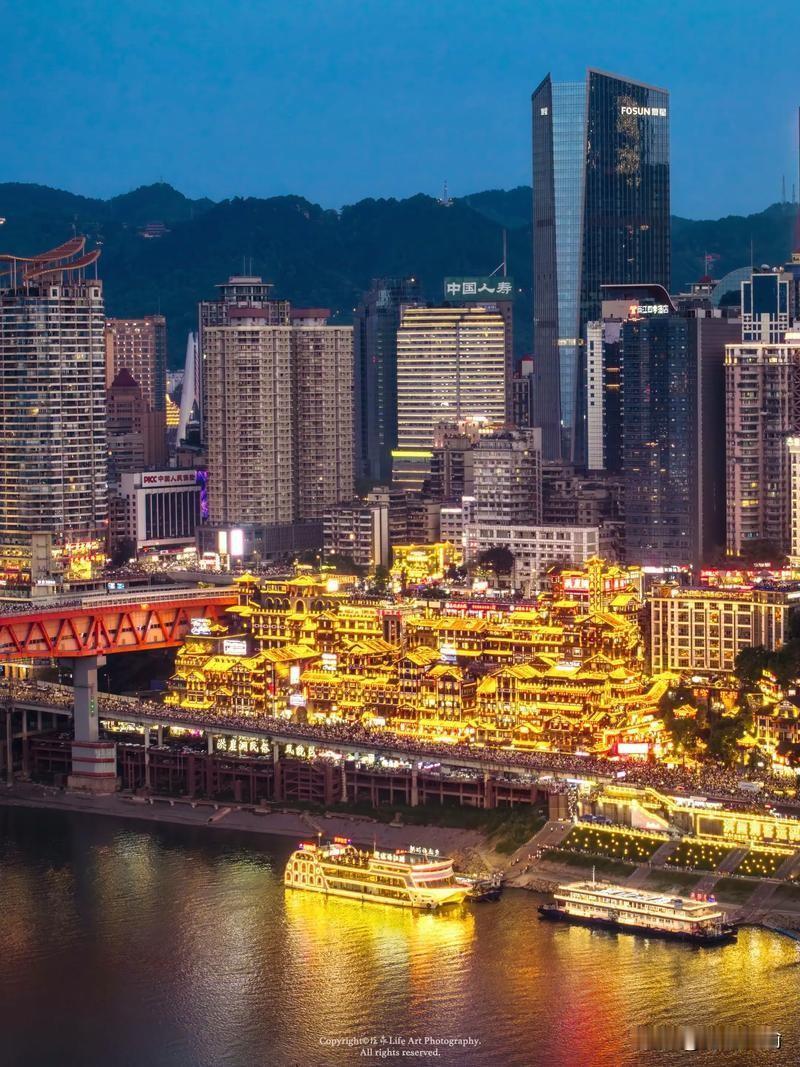 成都和重庆的发展，越来越让人看不懂了看了2026上半年两地的经济数据，重庆作
