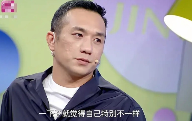有一次，在节目中，主持人问黄觉:“你是为了谁才来的北京。”黄觉很不好意思的坦