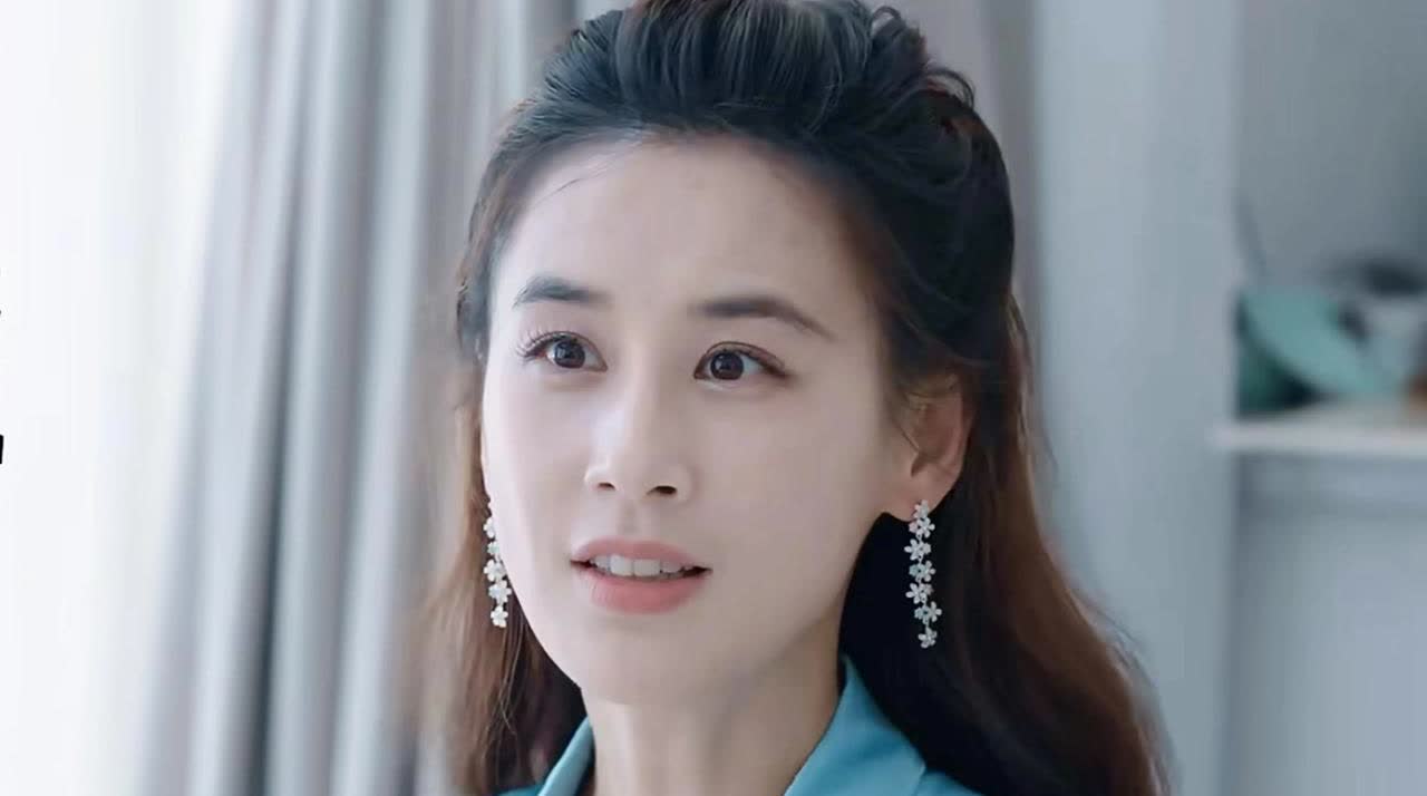 黄圣依接下来可能要开挂了不是因为和杨子离婚这件事而是大家没发现吗？她现在
