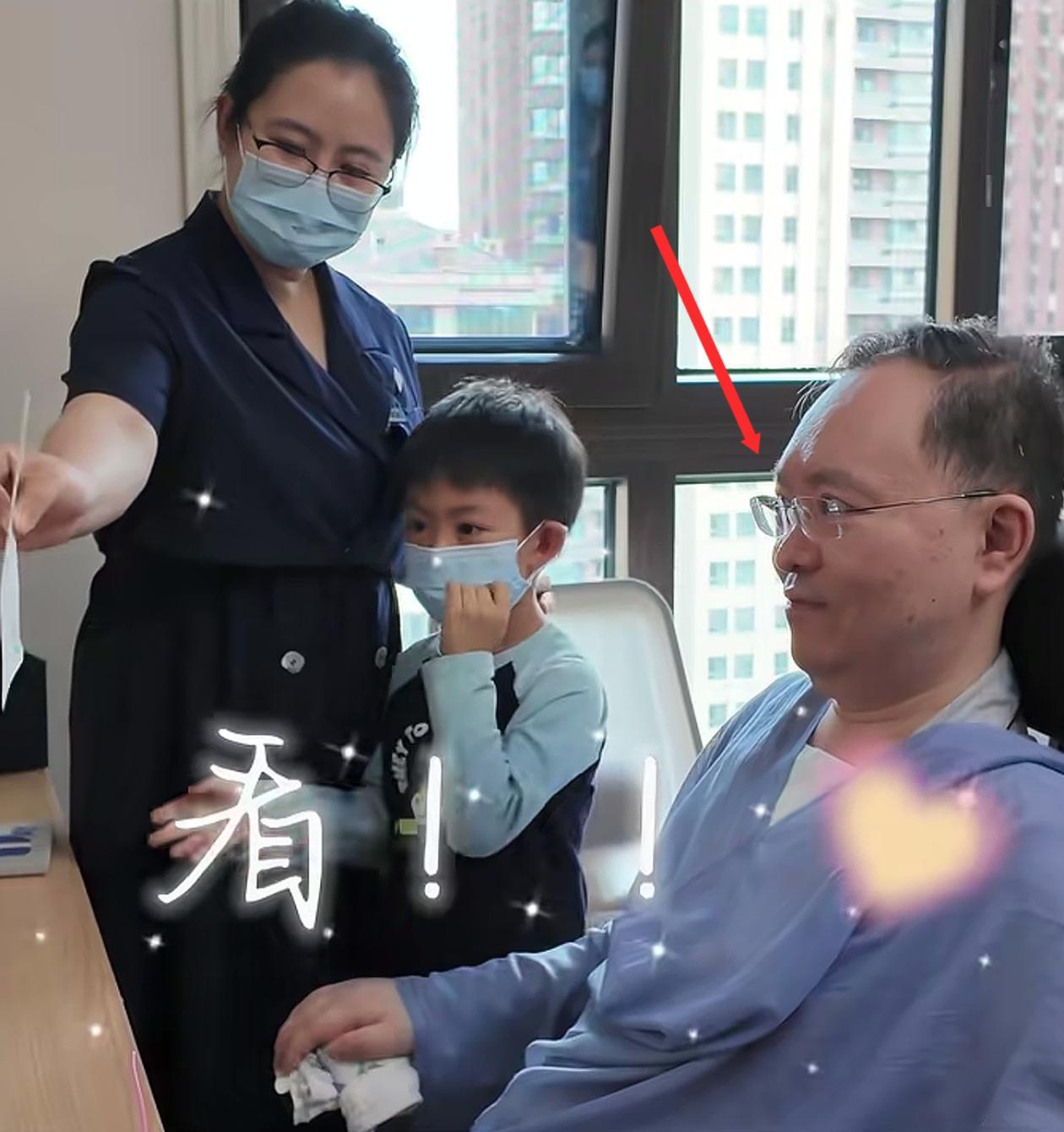 5月25日，过48岁生日的蔡磊露出了久违的微笑，不是因为收到了大家的祝福，而是看