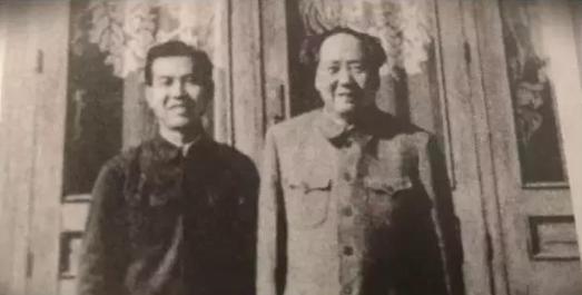 有一次，毛主席的机要秘书高智随主席去西郊参加一个会议。在回来的路上，一直望着车窗