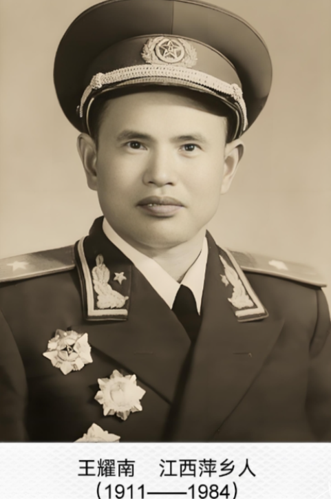 抗战期间，阵地上的日军突然纷纷脱下土黄色军衣，穿着无比显眼的白衬衣冲锋，八路军副