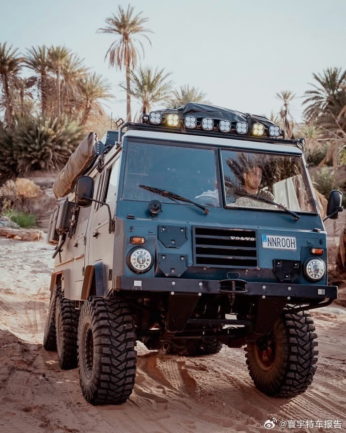 寰宇特车报告19756×6沃尔沃C304。它外形方正，拥有极高的离地间隙