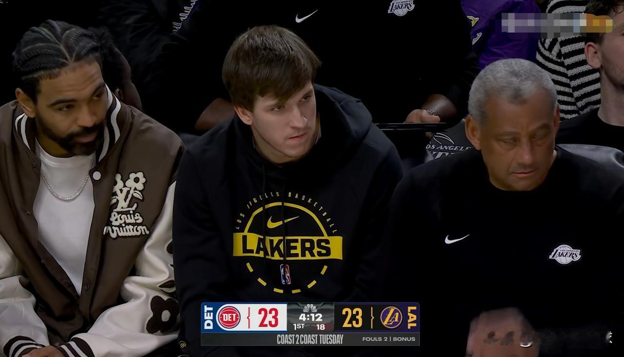 湖人传奇名宿詹姆斯-沃西真是太懂球了！在今天湖人主场以106：128惨败于活塞的