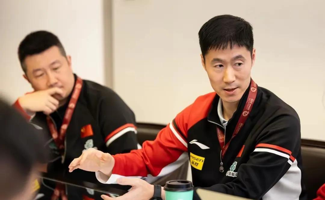 王楚钦球拍被撕，王励勤连夜替大头出头，结果大快人心。昨天王励勤连夜向国际乒联抗