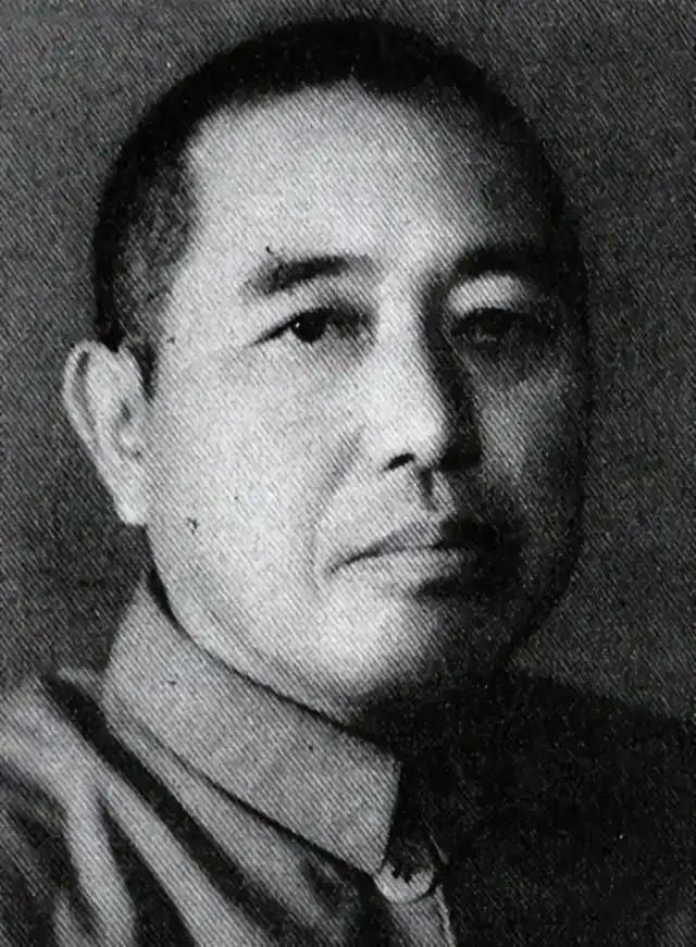 1961年，吴芝圃被降为河南省委第二书记，此前他担任河南省委第一书记。不久后，他