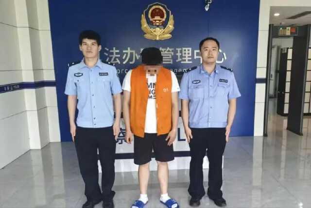 湖南株洲，女子打个网约车，竟被司机缠上。求爱被拒后，司机电话、信息、社交账号轮番
