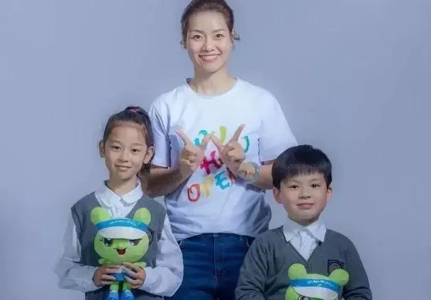 43岁李娜退役后的幸福生活！儿女双全，形象大变美了许多，还高级大气好有女人味~