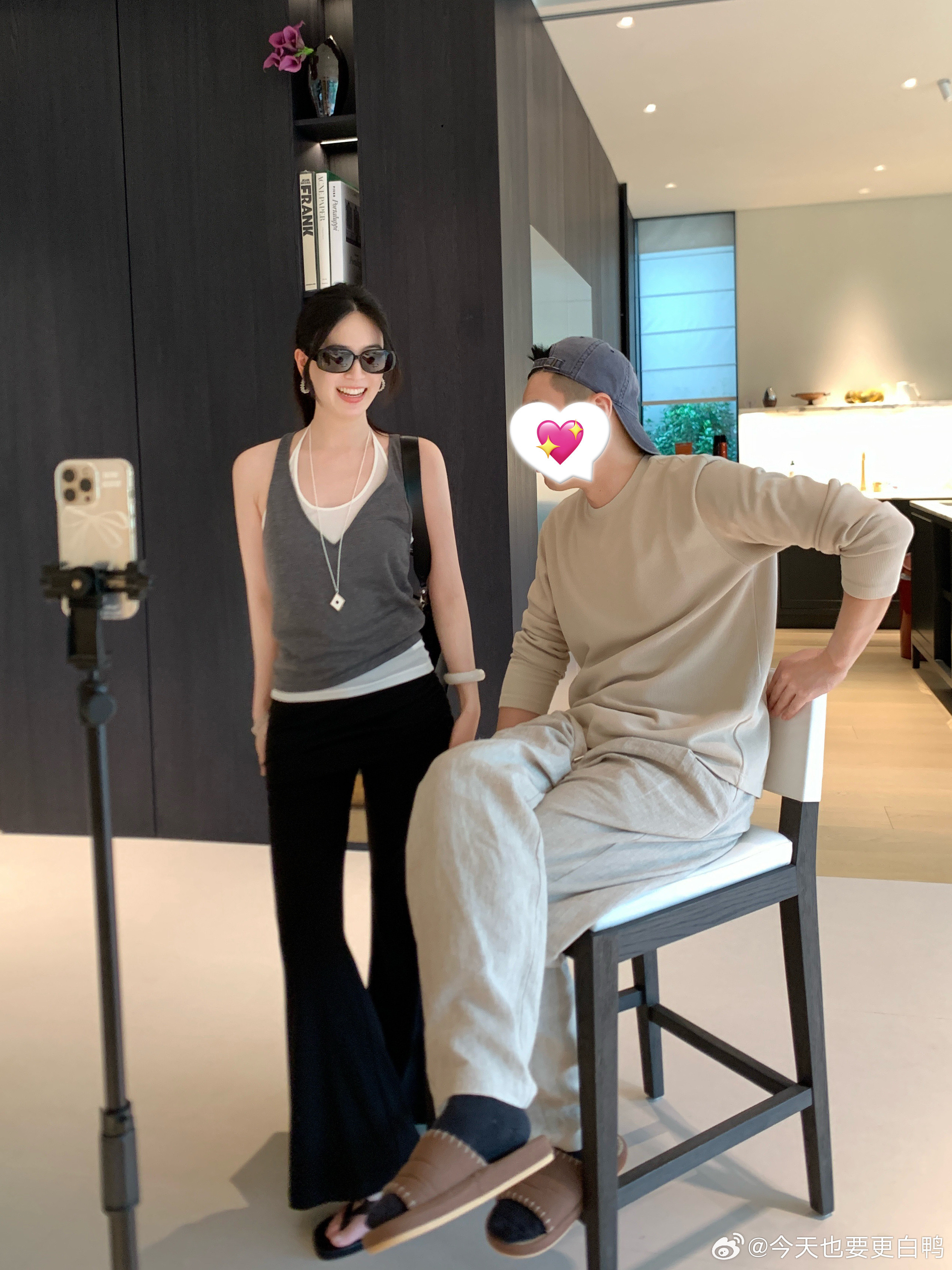 看完乔老板的锐评穿搭了吗哈哈但我更想知道的是你们喜欢哪个？🕶️评论抽3位小姐妹